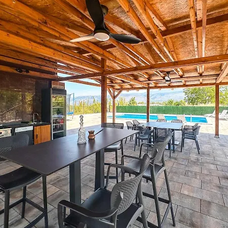 Villa Buna Hills